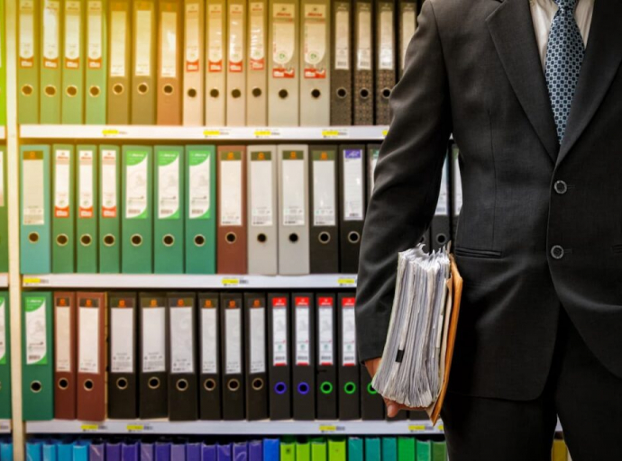 D’assurer la gestion et la conservation des archives et de la documentation du rectorat .